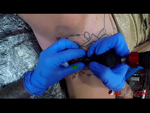 ❤️ Sully Savage, une chaudasse extrêmement tatouée, s'est fait tatouer le clitoris. ️❌ Vidéo de baise at porn fr.pornsexer.ru ❤